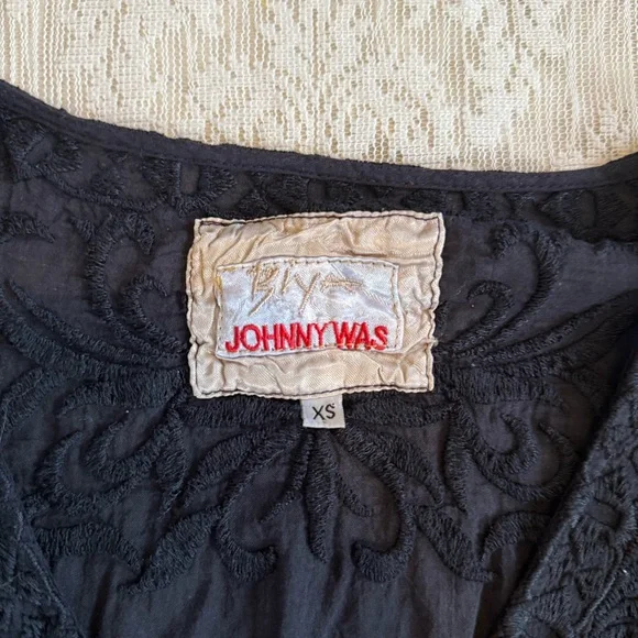 Johnny Was Biya embroidered v-neck peasant black tunic - Picture 3 of 9